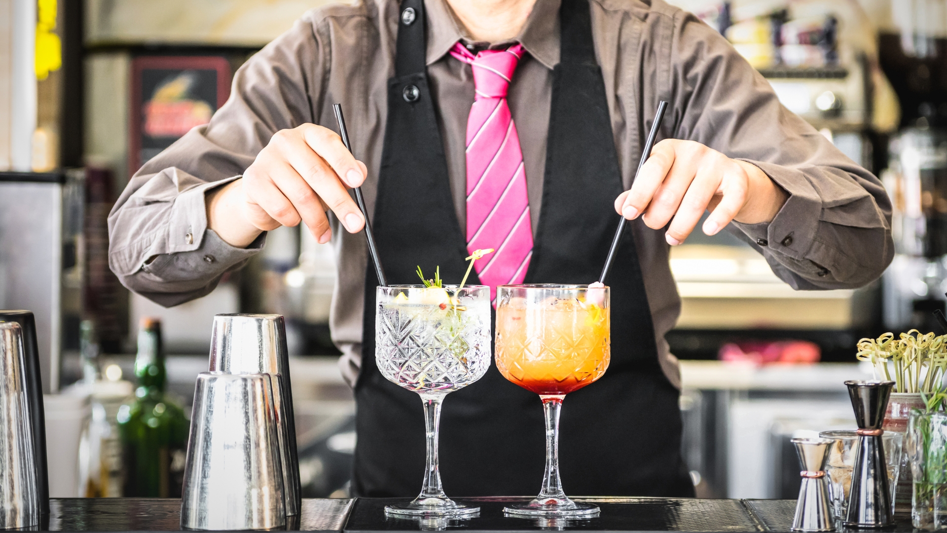 Mixology vs Bartending - featured image